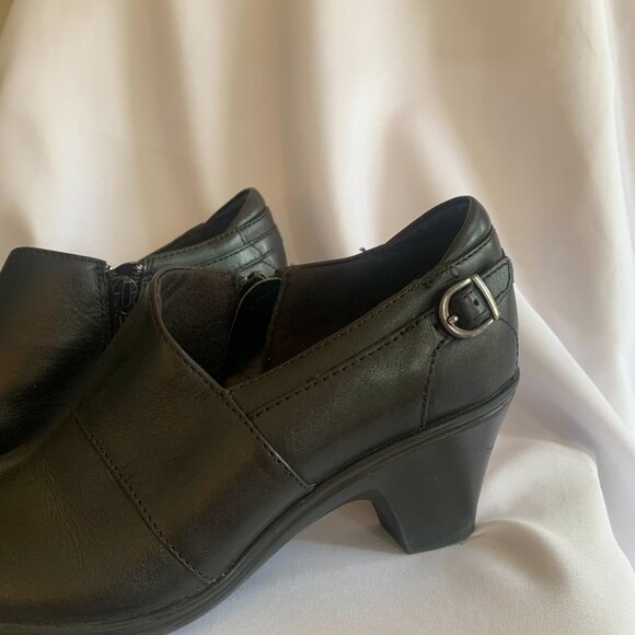 Black Clark Booties Size 6M - Picture 3 of 7